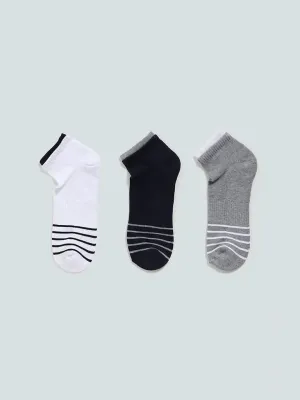 WES Lounge White Trainer Socks - Pack of 3